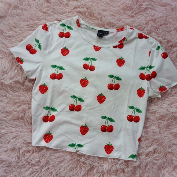 ⭐️Kawaii AF cherry & strawberry bodycon crop top! Nwt so cute! SOLD OUT ONLINE - Picture 5 of 9